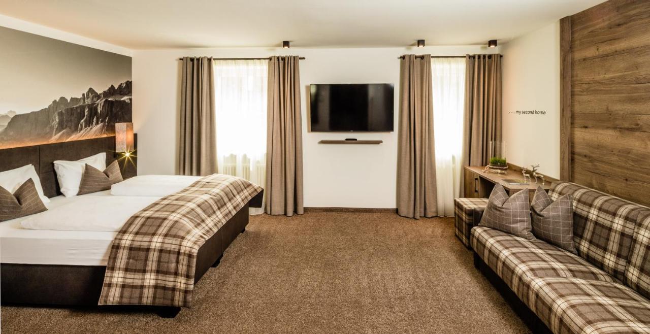 Hotel Touring Dolomites Santa Cristina Val Gardena Екстер'єр фото